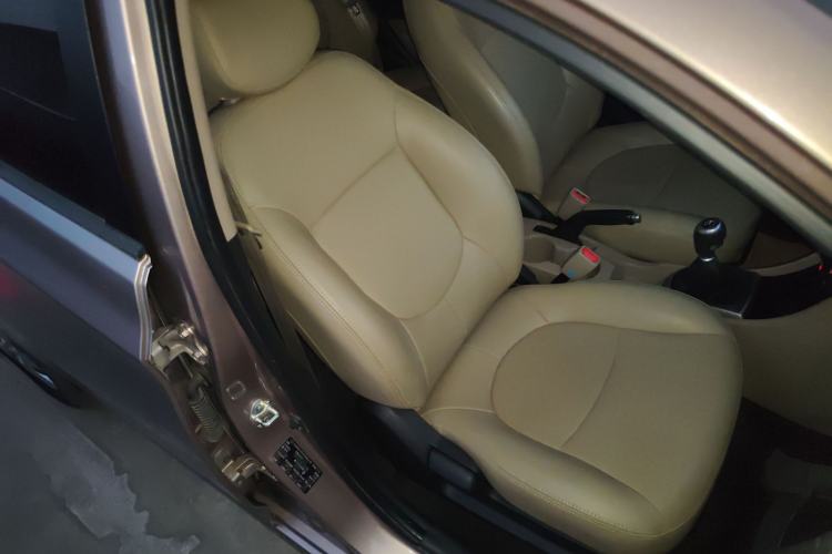 Used Hyundai Verna (older generation) 2014 1.4L Manual Smart GLS Trim Right Front Seat