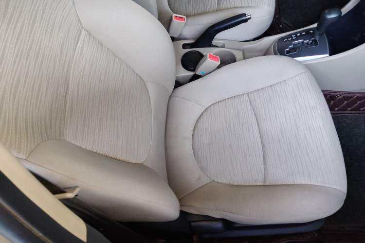 Used Hyundai Verna (older generation) 2014 1.4L Automatic Fashion GS Model Right Front Seat