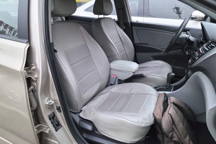 Used Hyundai Verna (older generation) 2014 1.4L Automatic Smart GLS Right Front Seat