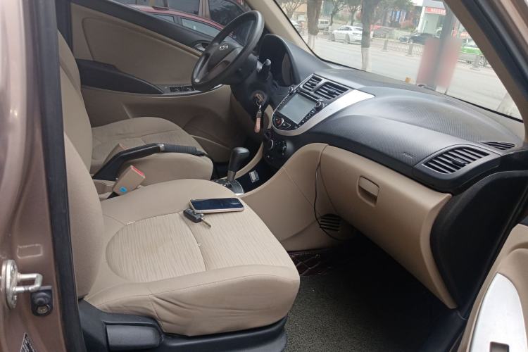 Used Hyundai Verna (older generation) 2014 1.4L Automatic Smart GLS Right Front Seat