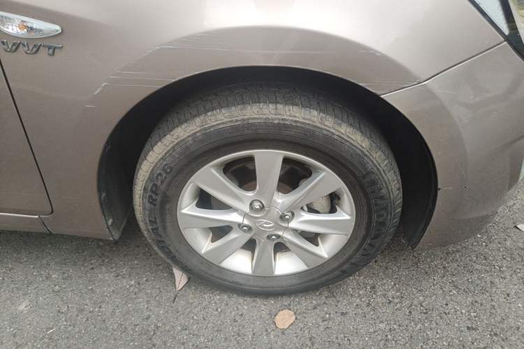 Used Hyundai Verna (older generation) 2014 1.4L Manual Smart GLS Trim Right Front Wheel Hub