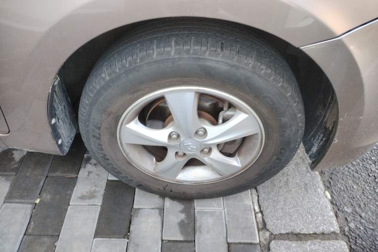 Used Hyundai Verna (older generation) 2014 1.4L Automatic Smart GLS Right Front Wheel Hub