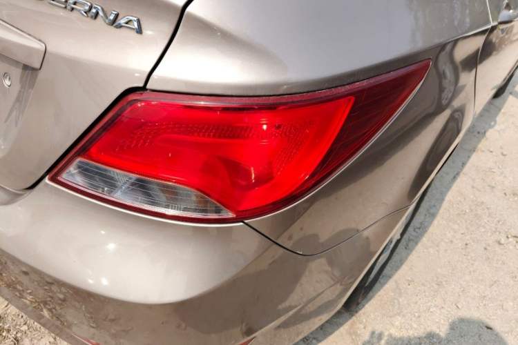 Used Hyundai Verna (older generation) 2014 1.4L Automatic Smart GLS Right Rear Taillight