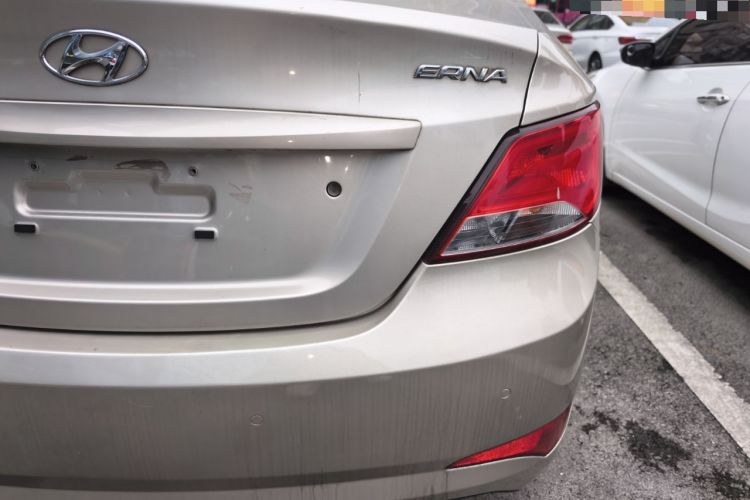 Used Hyundai Verna (older generation) 2014 1.4L Automatic Smart GLS Right Rear Taillight