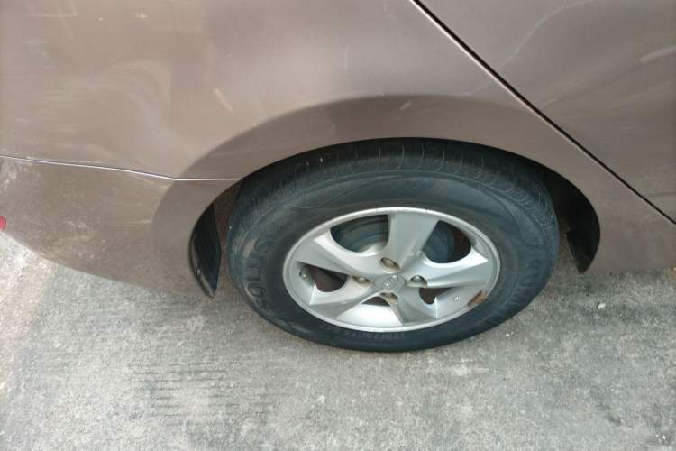 Used Hyundai Verna (older generation) 2014 1.4L Automatic Smart GLS Right Rear Wheel Hub