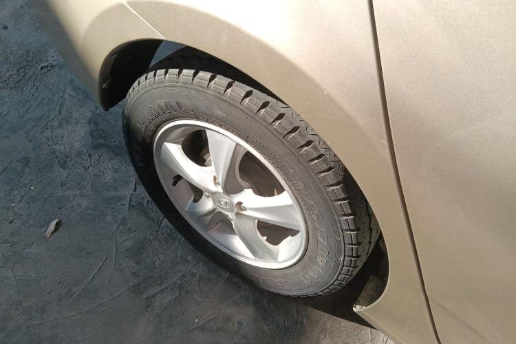 Used Hyundai Verna (older generation) 2014 1.4L Automatic Smart GLS Right Rear Wheel Hub