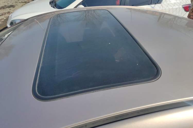 Used Hyundai Verna (older generation) 2014 1.4L Manual Top-Tier Model TOP Roof