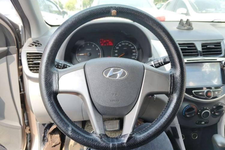 Used Hyundai Verna (older generation) 2014 1.4L Automatic Smart GLS Steering Wheel