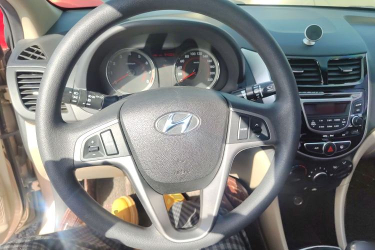 Used Hyundai Verna (older generation) 2014 1.4L Manual Top-Tier Model TOP Steering Wheel