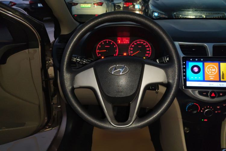 Used Hyundai Verna (older generation) 2014 1.4L Manual Smart GLS Trim Steering Wheel