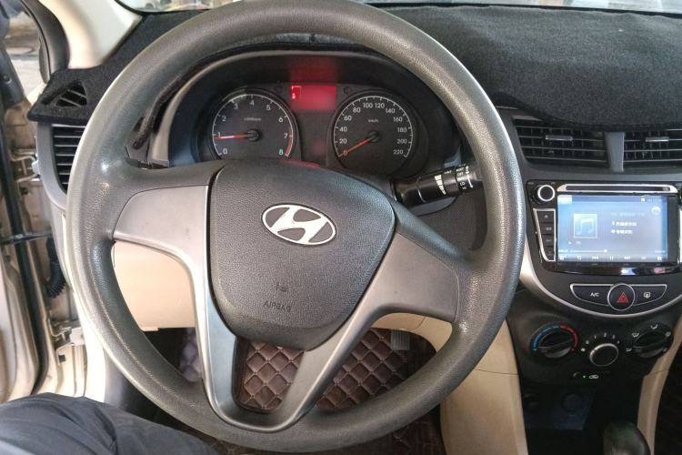 Used Hyundai Verna (older generation) 2014 1.4L Automatic Smart GLS Steering Wheel