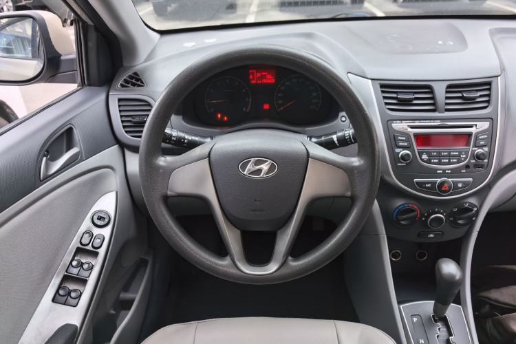 Used Hyundai Verna (older generation) 2014 1.4L Automatic Smart GLS Steering Wheel