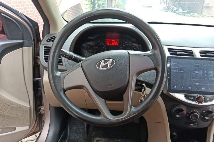 Used Hyundai Verna (older generation) 2014 1.4L Manual Smart GLS Trim Steering Wheel