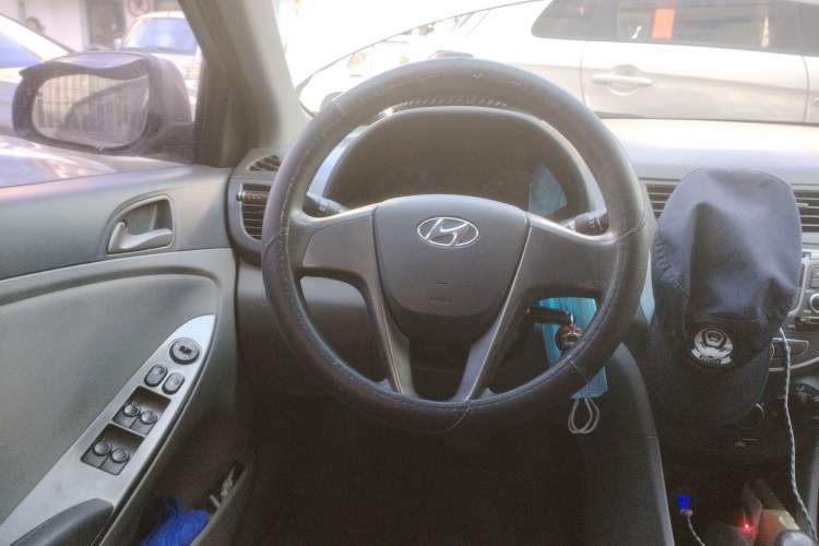 Used Hyundai Verna (older generation) 2014 1.4L Automatic Smart GLS Steering Wheel