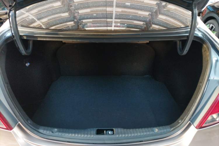 Used Hyundai Verna (older generation) 2014 1.4L Automatic Smart GLS Trunk