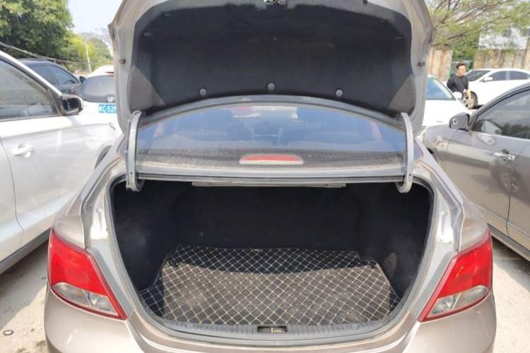 Used Hyundai Verna (older generation) 2014 1.4L Automatic Smart GLS Trunk