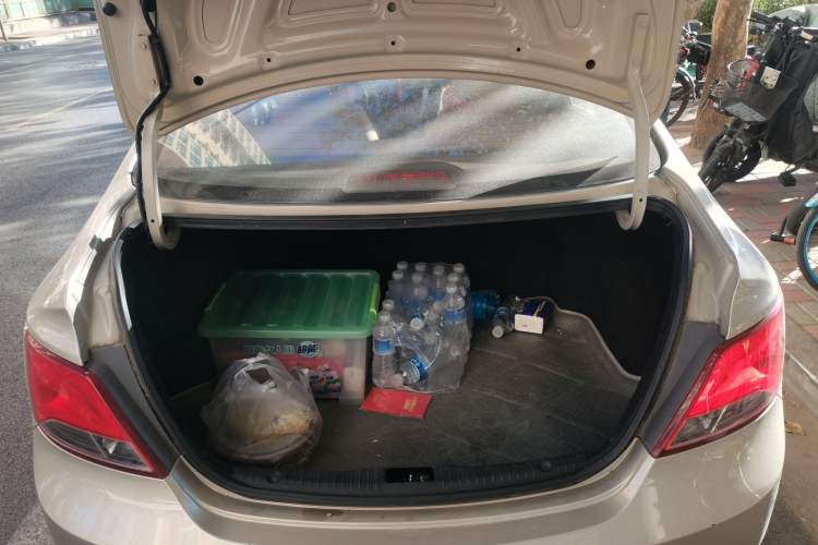 Used Hyundai Verna (older generation) 2014 1.4L Automatic Leading-Edge GLX Trunk