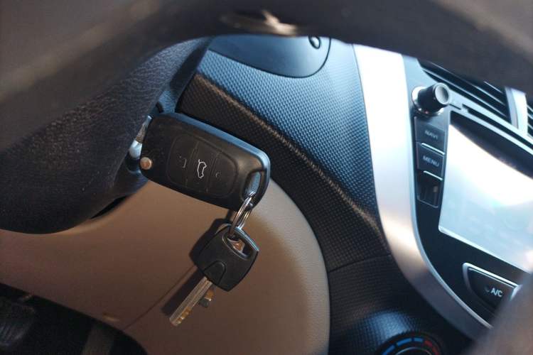 Used Hyundai Verna (older generation) 2014 1.4L Automatic Smart GLS Vehicle Key