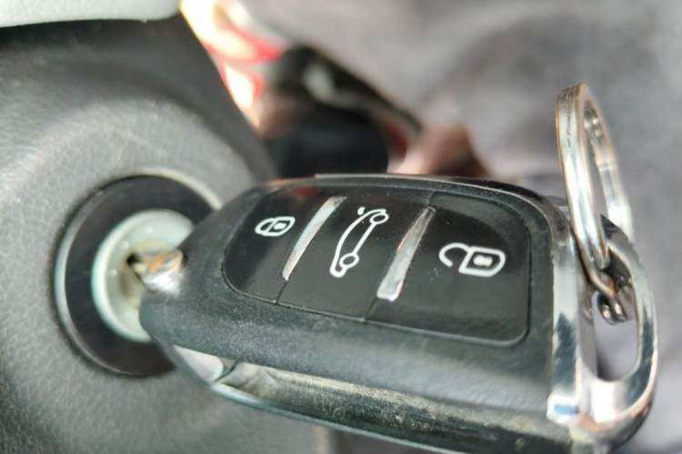 Used Hyundai Verna (older generation) 2014 1.4L Automatic Smart GLS Vehicle Key