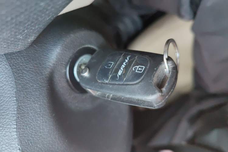 Used Hyundai Verna (older generation) 2014 1.4L Manual Smart GLS Trim Vehicle Key
