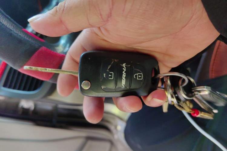 Used Hyundai Verna (older generation) 2014 1.4L Manual Smart GLS Trim Vehicle Key