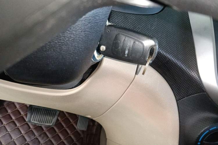 Used Hyundai Verna (older generation) 2014 1.4L Automatic Smart GLS Vehicle Key