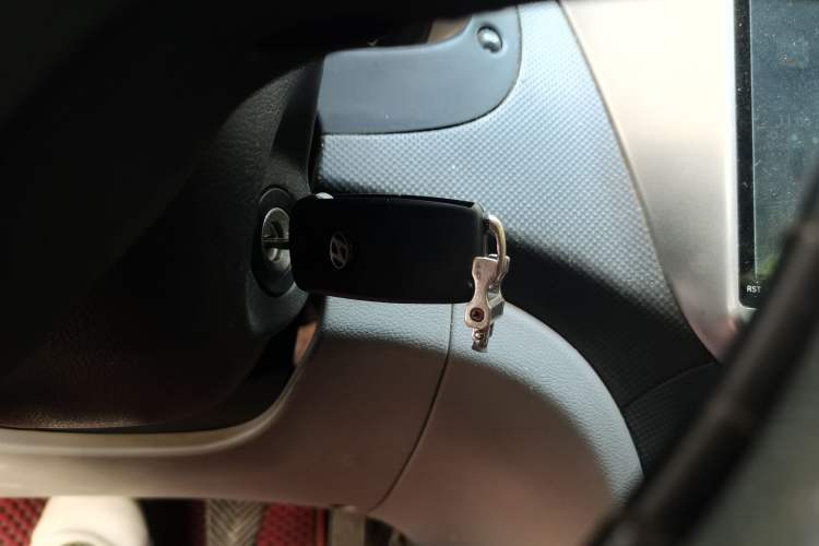 Used Hyundai Verna (older generation) 2014 1.4L Manual Smart GLS Trim Vehicle Key