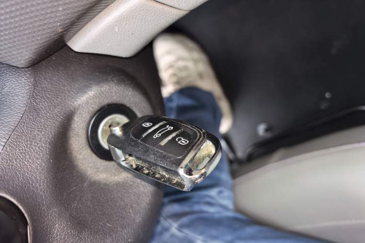 Used Hyundai Verna (older generation) 2014 1.4L Automatic Smart GLS Vehicle Key