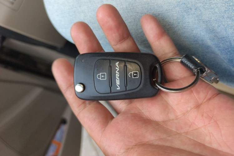 Used Hyundai Verna (older generation) 2014 1.4L Manual Smart GLS Trim Vehicle Key