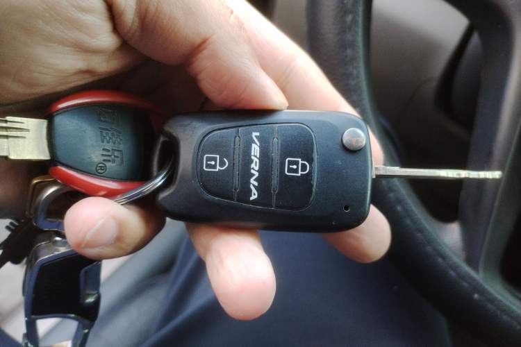 Used Hyundai Verna (older generation) 2014 1.4L Automatic Smart GLS Vehicle Key