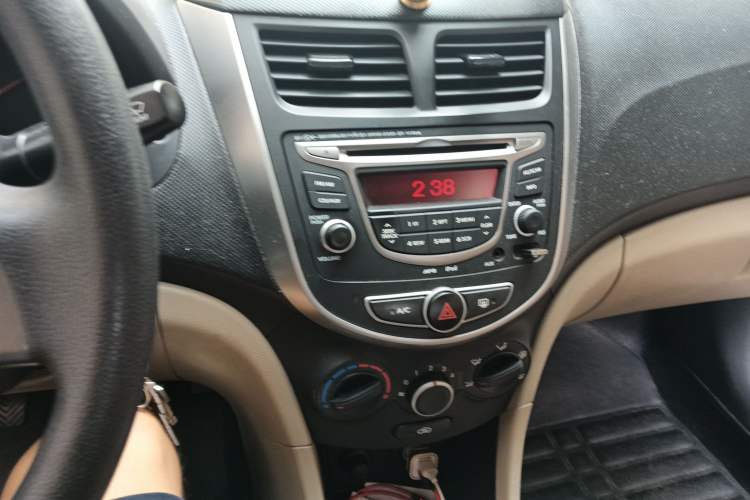 Used Hyundai Verna (older generation) 2014 1.4L Manual Smart GLS Trim Audio And AC Panel