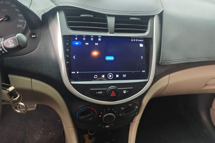 Used Hyundai Verna (older generation) 2014 1.4L Automatic Smart GLS Audio And AC Panel
