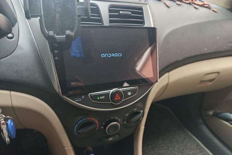 Used Hyundai Verna (older generation) 2014 1.4L Automatic Smart GLS Audio And AC Panel