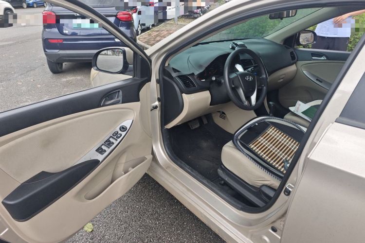 Used Hyundai Verna (older generation) 2014 1.4L Automatic Smart GLS Driver Seat