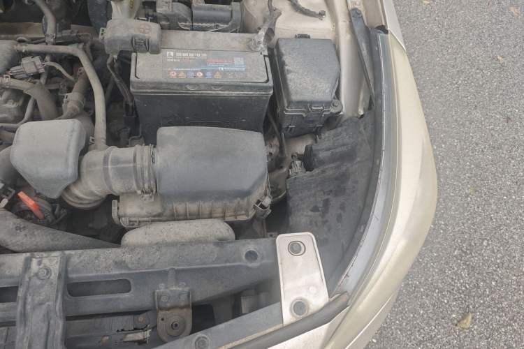 Used Hyundai Verna (older generation) 2014 1.4L Automatic Smart GLS Engine Bay Left