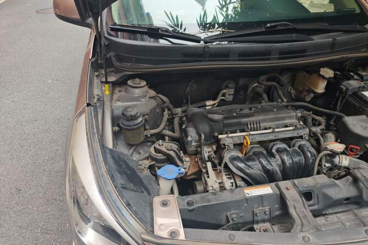 Used Hyundai Verna (older generation) 2014 1.4L Automatic Smart GLS Engine Bay Right