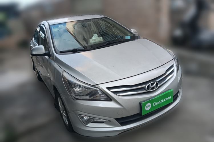 Used Hyundai Verna (older generation) 2014 1.4L Manual Smart GLS Trim Front Right 45 Deg