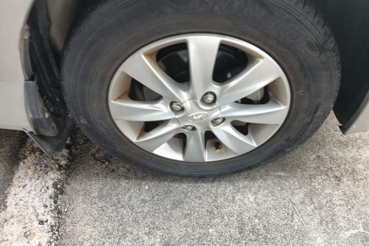 Used Hyundai Verna (older generation) 2014 1.4L Manual Smart GLS Trim Right Front Wheel Hub