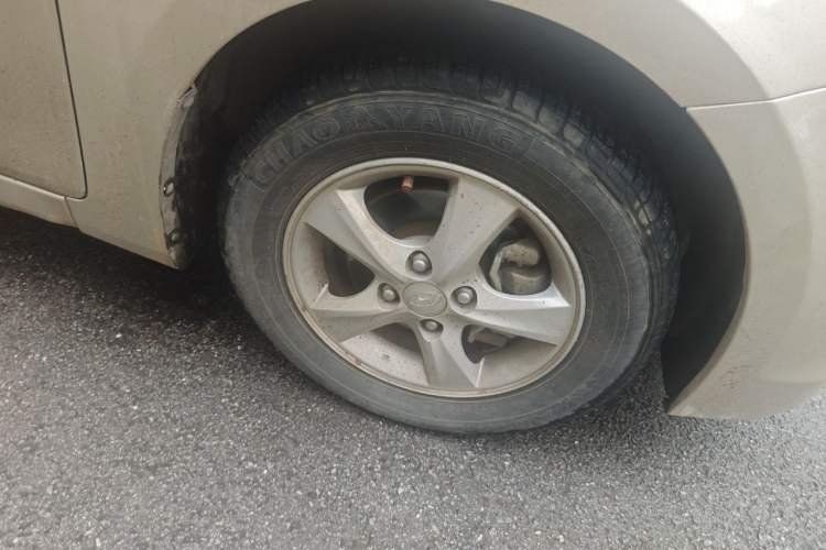 Used Hyundai Verna (older generation) 2014 1.4L Automatic Smart GLS Right Front Wheel Hub