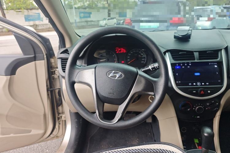 Used Hyundai Verna (older generation) 2014 1.4L Automatic Smart GLS Steering Wheel