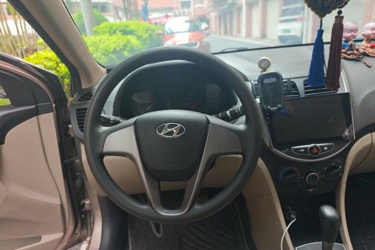 Used Hyundai Verna (older generation) 2014 1.4L Automatic Smart GLS Steering Wheel