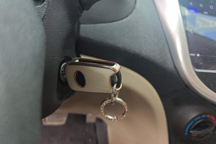 Used Hyundai Verna (older generation) 2014 1.4L Automatic Smart GLS Vehicle Key