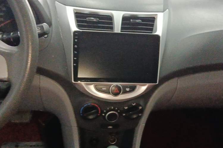 Used Hyundai Verna (older generation) 2014 1.4L Automatic Smart GLS Audio And AC Panel
