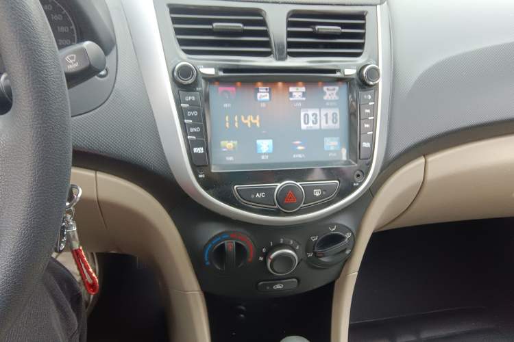 Used Hyundai Verna (older generation) 2014 1.4L Automatic Smart GLS Audio And AC Panel