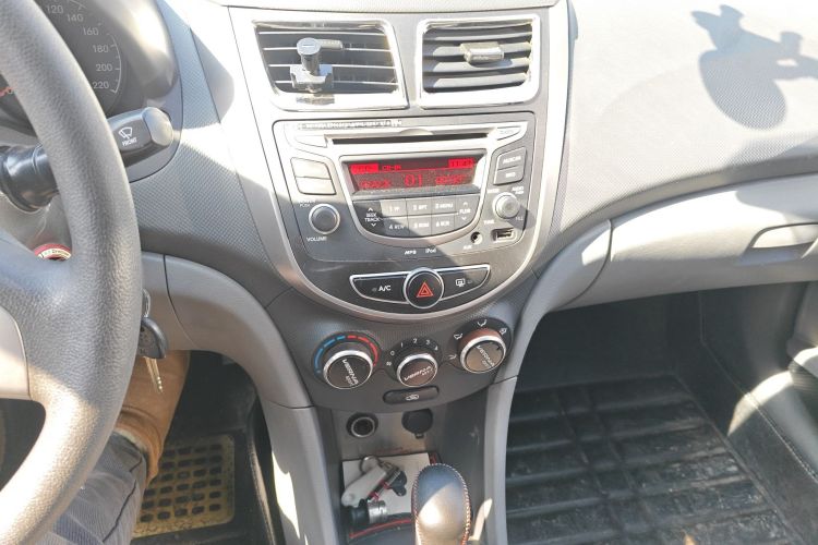 Used Hyundai Verna (older generation) 2014 1.4L Automatic Smart GLS Audio And AC Panel