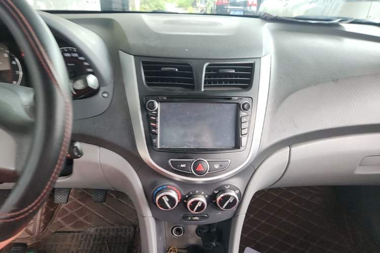 Used Hyundai Verna (older generation) 2014 1.4L Manual Smart GLS Trim Audio And AC Panel
