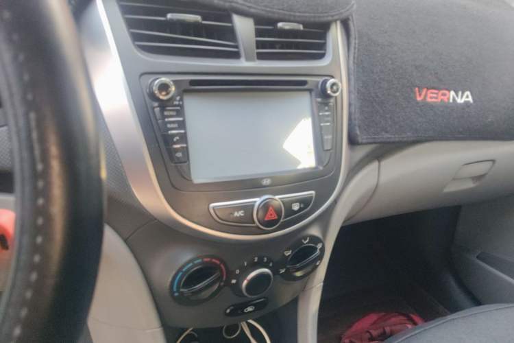 Used Hyundai Verna (older generation) 2014 1.4L Automatic Smart GLS Audio And AC Panel