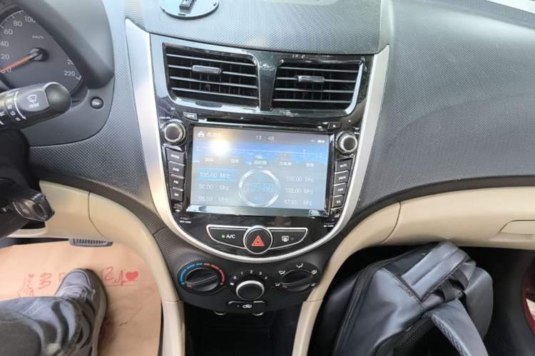 Used Hyundai Verna (older generation) 2014 1.4L Automatic Smart GLS Audio And AC Panel