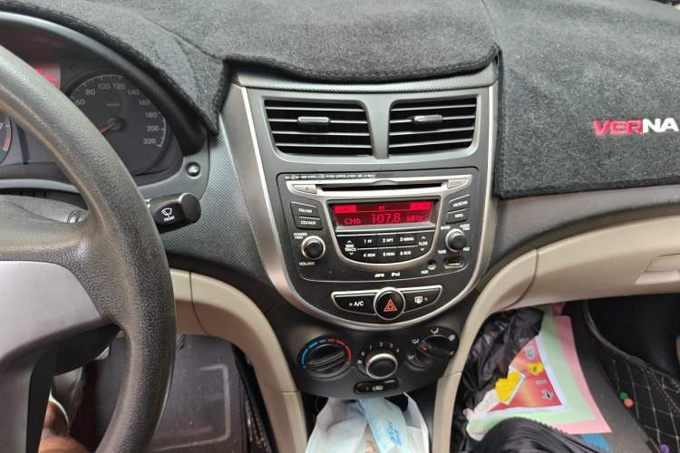 Used Hyundai Verna (older generation) 2014 1.4L Manual Smart GLS Trim Audio And AC Panel