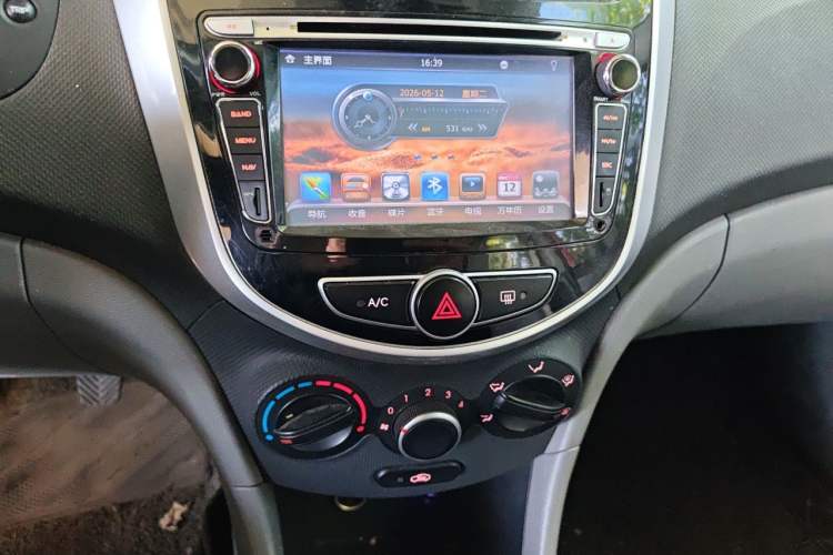 Used Hyundai Verna (older generation) 2014 1.4L Manual Smart GLS Trim Audio And AC Panel